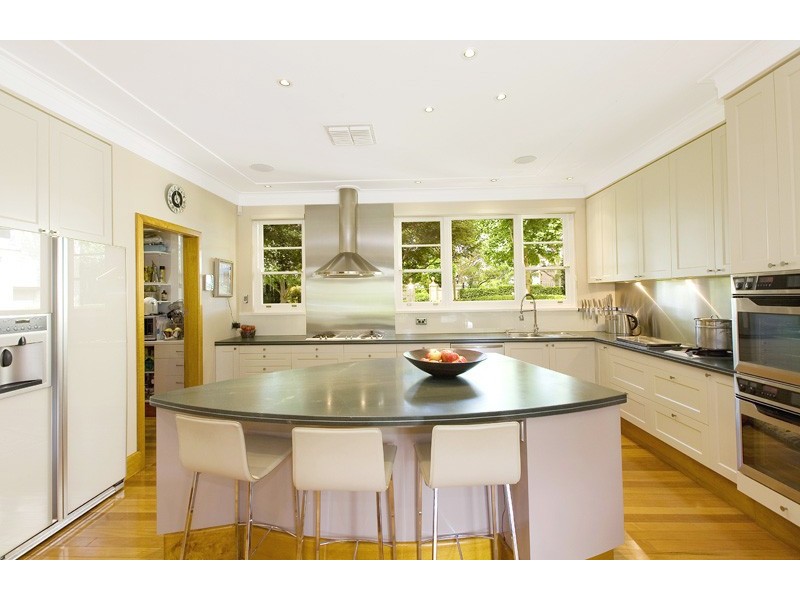 40 FLINDERS AVENUE, St Ives NSW 2075