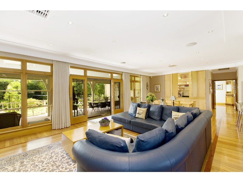 40 FLINDERS AVENUE, St Ives NSW 2075