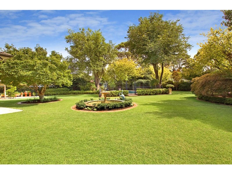 40 FLINDERS AVENUE, St Ives NSW 2075