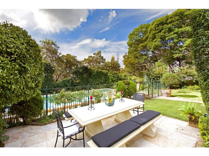 86 EASTERN ARTERIAL ROAD, St Ives NSW 2075