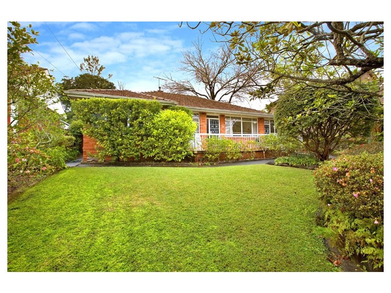 15 WARRABINA AVENUE, St Ives NSW 2075