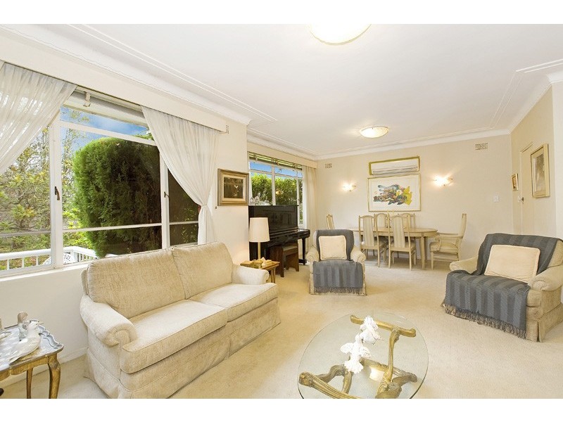 15 WARRABINA AVENUE, St Ives NSW 2075