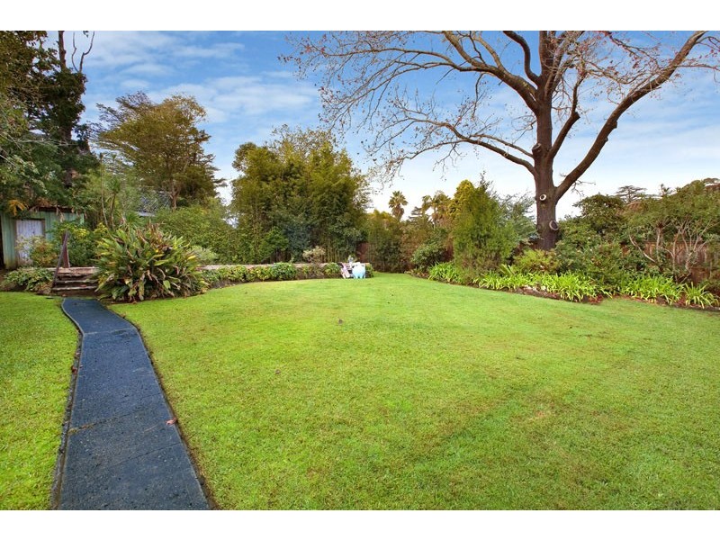 15 WARRABINA AVENUE, St Ives NSW 2075