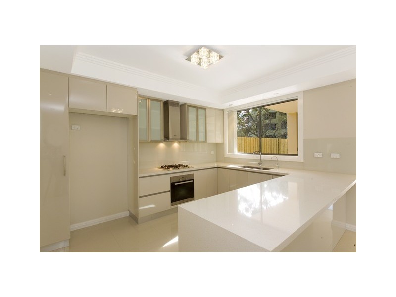 7 LYNBARA AVENUE, St Ives NSW 2075