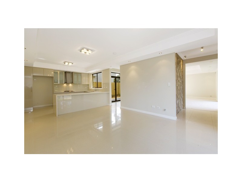 7 LYNBARA AVENUE, St Ives NSW 2075