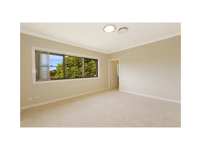 7 LYNBARA AVENUE, St Ives NSW 2075