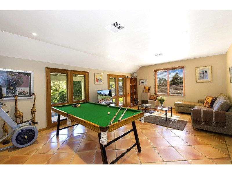 11 WAIPORI STREET, St Ives NSW 2075