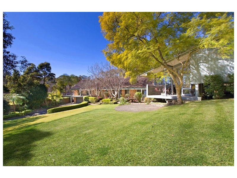 11 WAIPORI STREET, St Ives NSW 2075