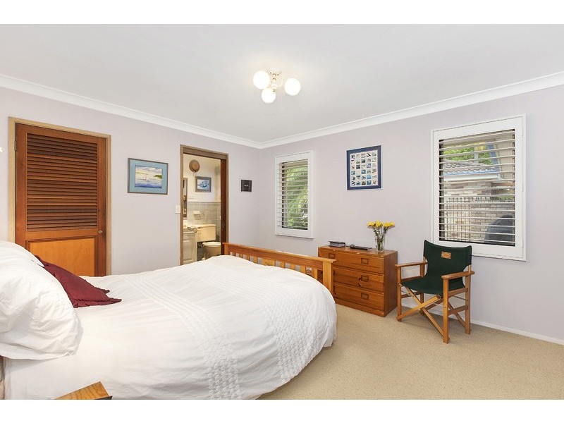 4 COLLEGE CRESCENT, St Ives NSW 2075