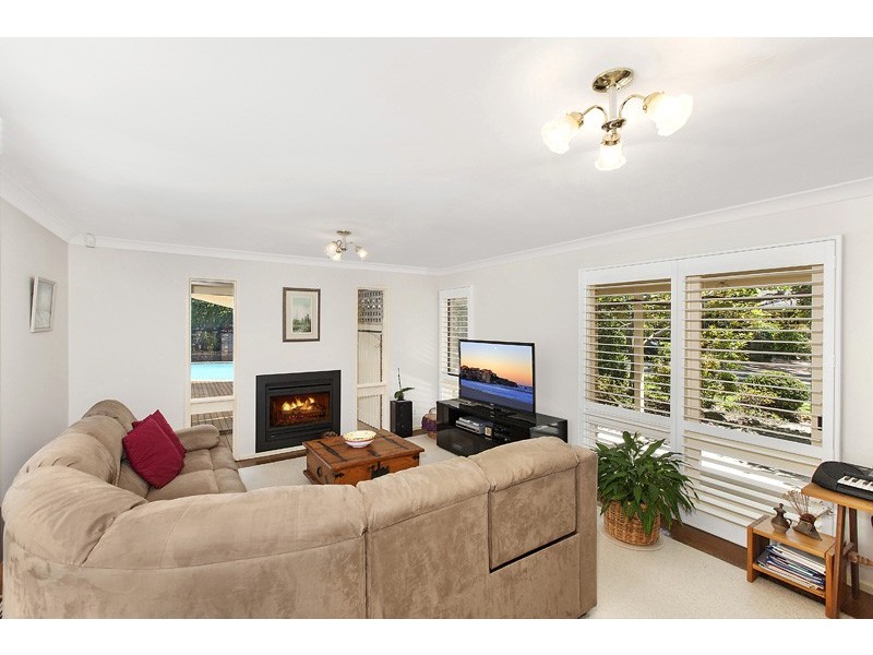 4 COLLEGE CRESCENT, St Ives NSW 2075