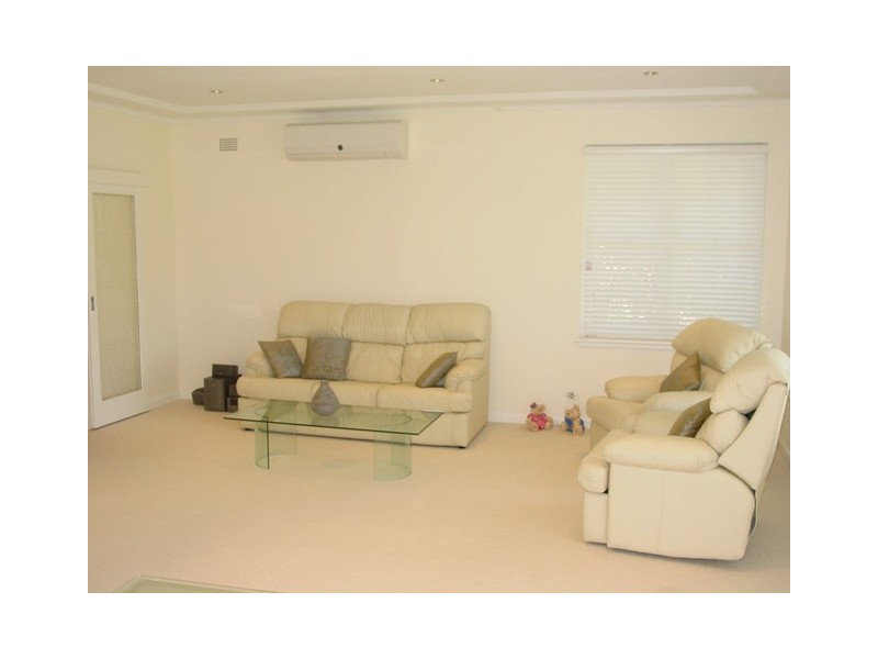 9 GARRICK ROAD, St Ives NSW 2075