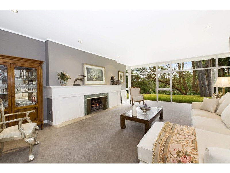 25 EASTERN ARTERIAL ROAD, St Ives NSW 2075