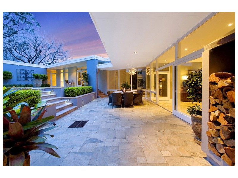 25 EASTERN ARTERIAL ROAD, St Ives NSW 2075