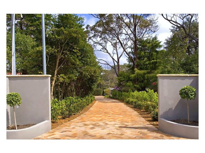 25 EASTERN ARTERIAL ROAD, St Ives NSW 2075