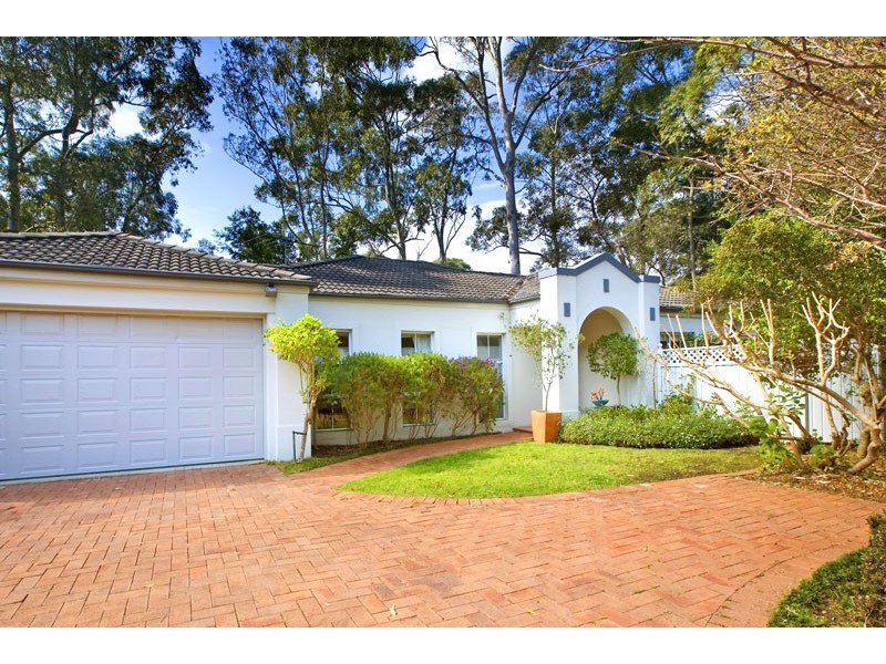 10 CATES PLACE, St Ives NSW 2075