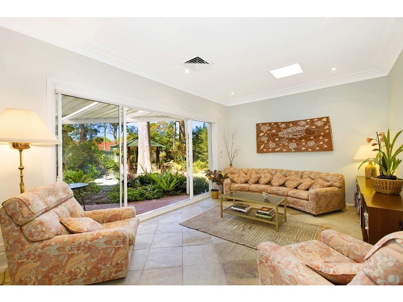 10 CATES PLACE, St Ives NSW 2075