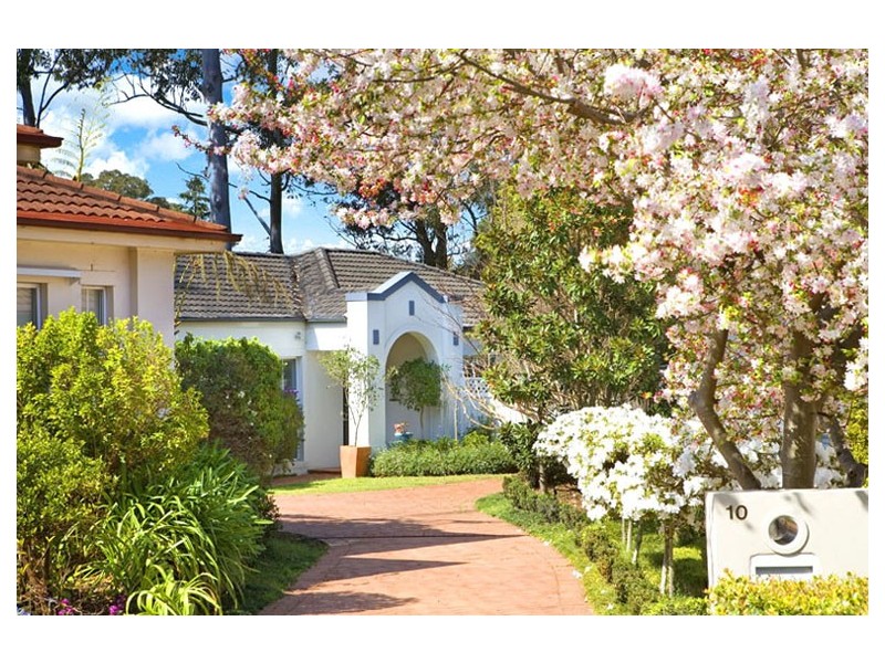 10 CATES PLACE, St Ives NSW 2075