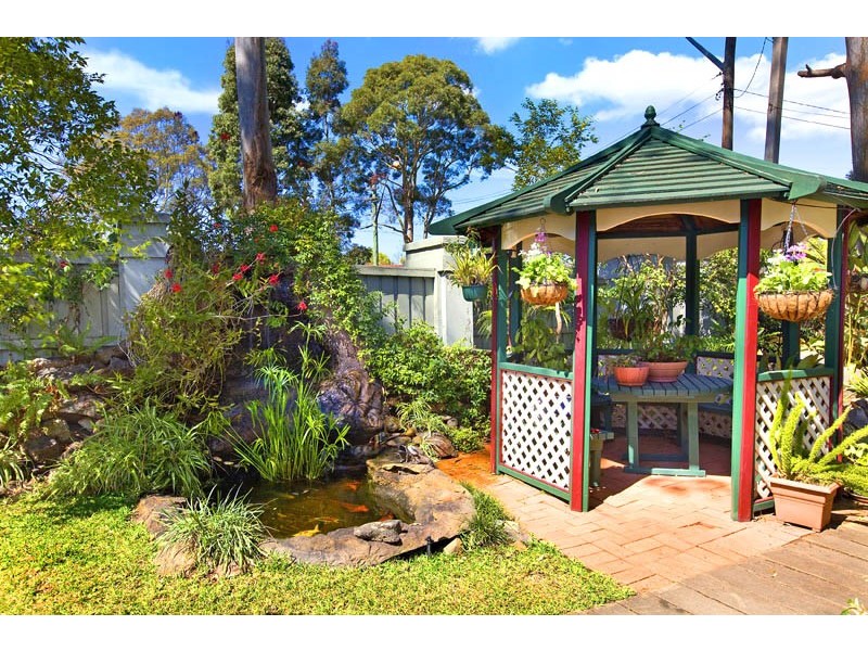 10 CATES PLACE, St Ives NSW 2075