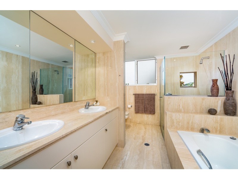 6 THE CLOISTERS, St Ives NSW 2075