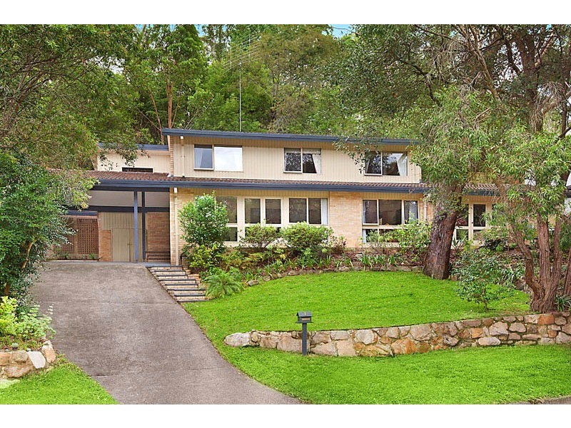 1 ELEGANS AVENUE, St Ives NSW 2075