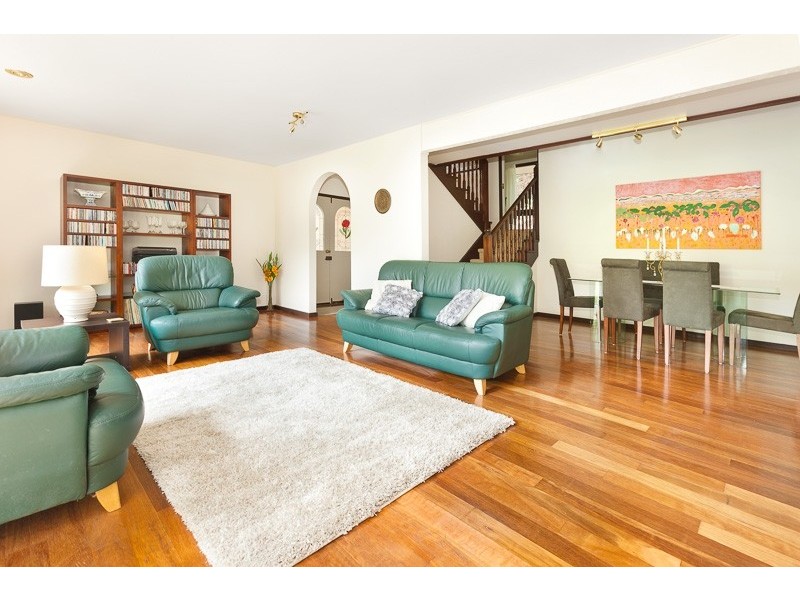 1 ELEGANS AVENUE, St Ives NSW 2075