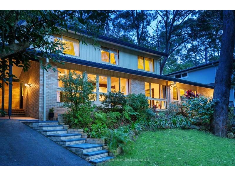 1 ELEGANS AVENUE, St Ives NSW 2075