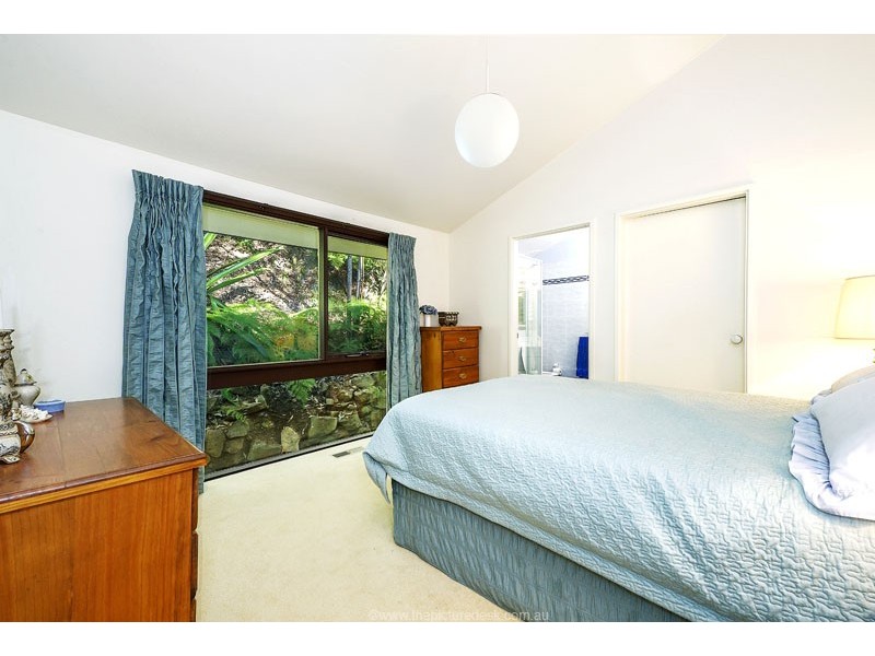 1 ELEGANS AVENUE, St Ives NSW 2075