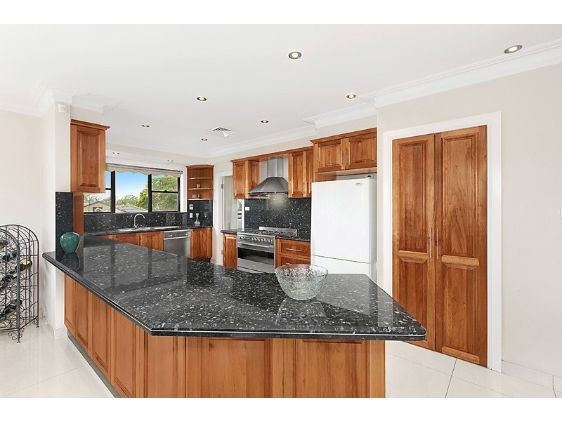 4 TOMAH STREET, St Ives NSW 2075