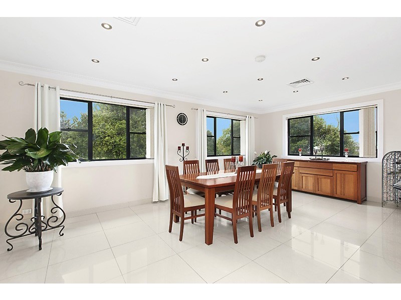 4 TOMAH STREET, St Ives NSW 2075