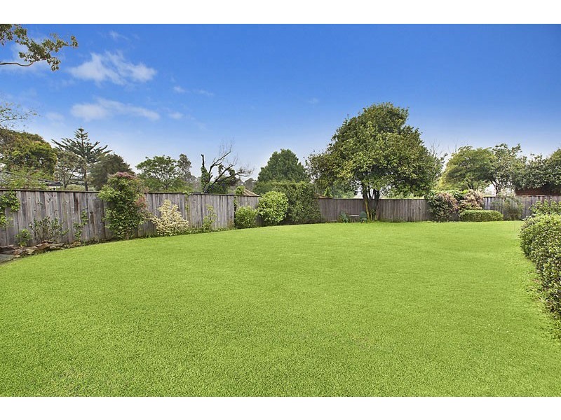 4 TOMAH STREET, St Ives NSW 2075