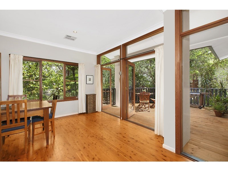 4 BENAROON AVENUE, St Ives NSW 2075