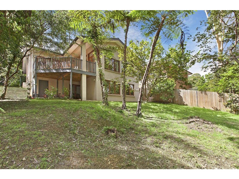 4 BENAROON AVENUE, St Ives NSW 2075