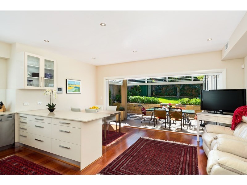 18 KANOONA AVENUE, St Ives NSW 2075