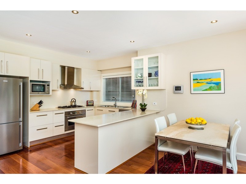 18 KANOONA AVENUE, St Ives NSW 2075