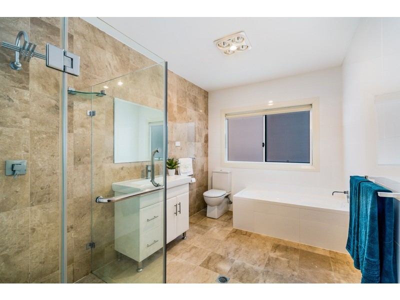 18 KANOONA AVENUE, St Ives NSW 2075