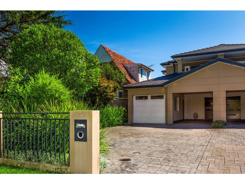 18 KANOONA AVENUE, St Ives NSW 2075