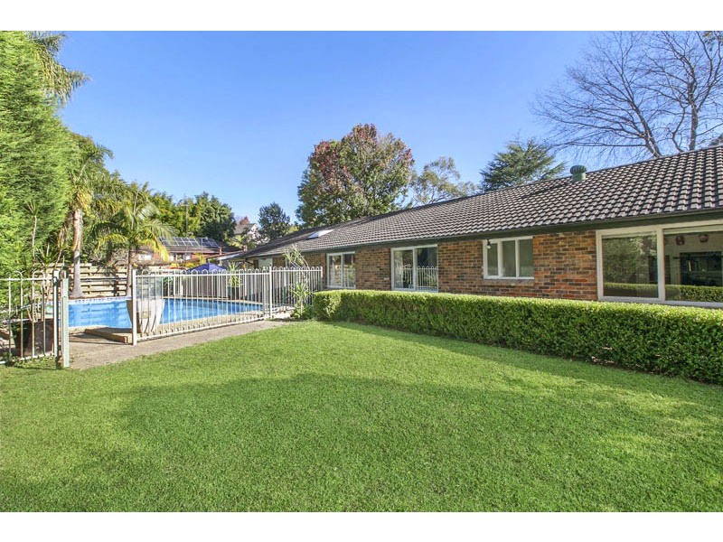 21 WAIPORI STREET, St Ives NSW 2075