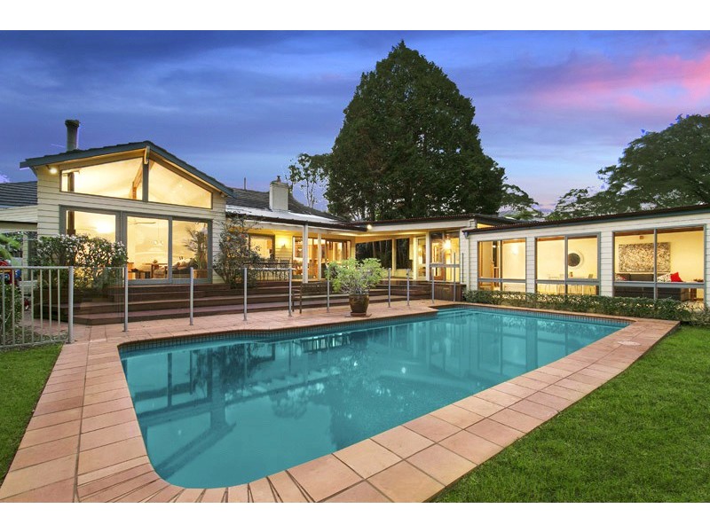 8 YARRABUNG ROAD, St Ives NSW 2075