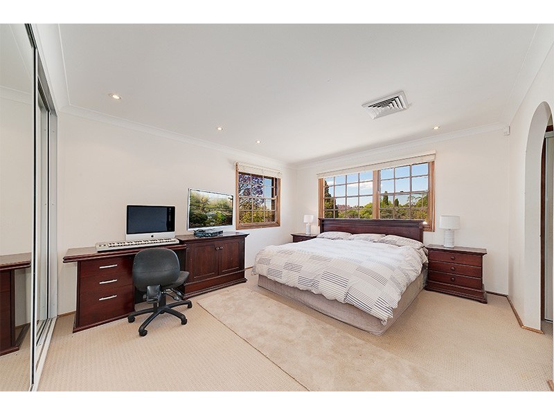 24 Oxley Avenue, St Ives NSW 2075