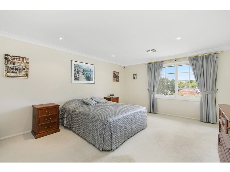 12 Kelvin Road, St Ives NSW 2075