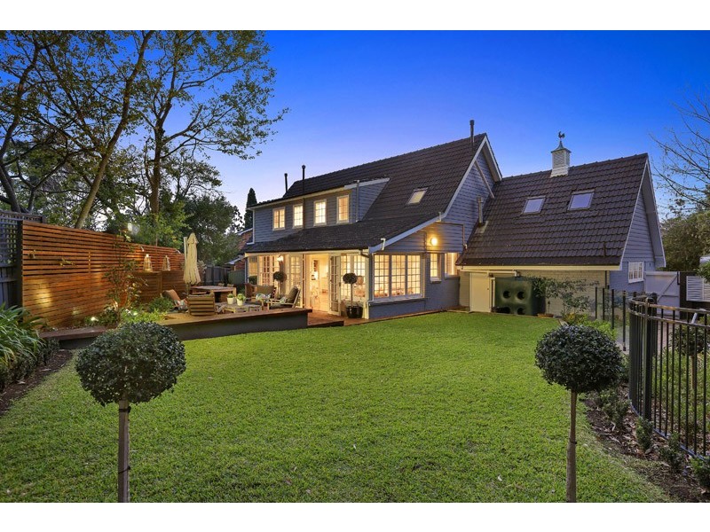 8 Luton Place, St Ives NSW 2075