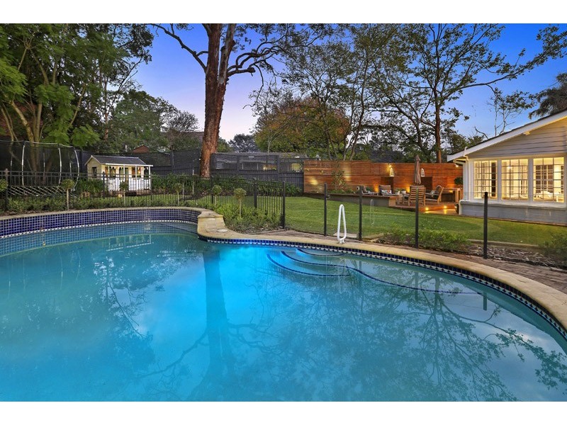 8 Luton Place, St Ives NSW 2075