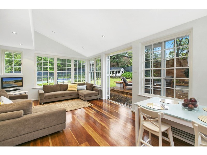 8 Luton Place, St Ives NSW 2075