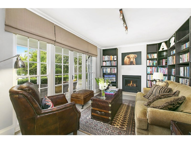 8 Luton Place, St Ives NSW 2075