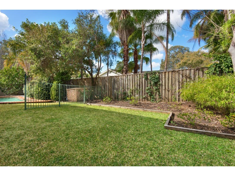 4 Hovey Avenue, St Ives NSW 2075