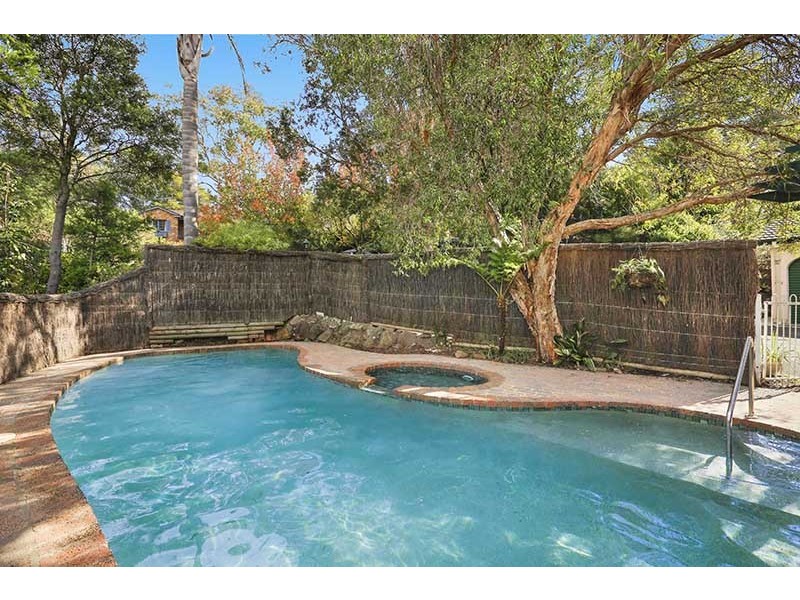 32 Nicholson Avenue, St Ives NSW 2075