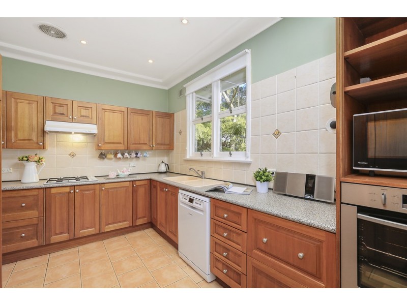 6 Benaroon Avenue, St Ives NSW 2075