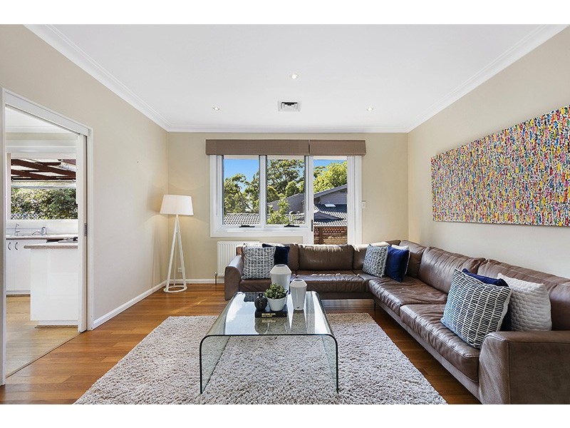 18 College Crescent, St Ives NSW 2075