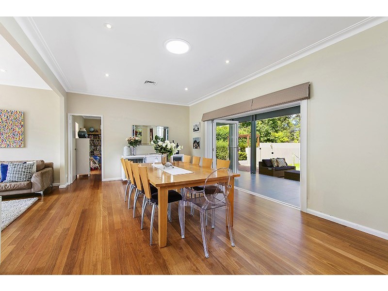 18 College Crescent, St Ives NSW 2075