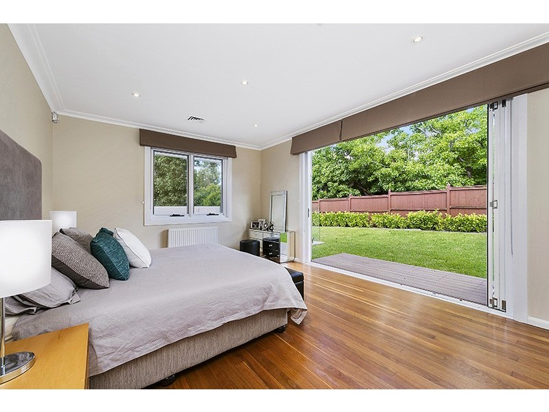 18 College Crescent, St Ives NSW 2075